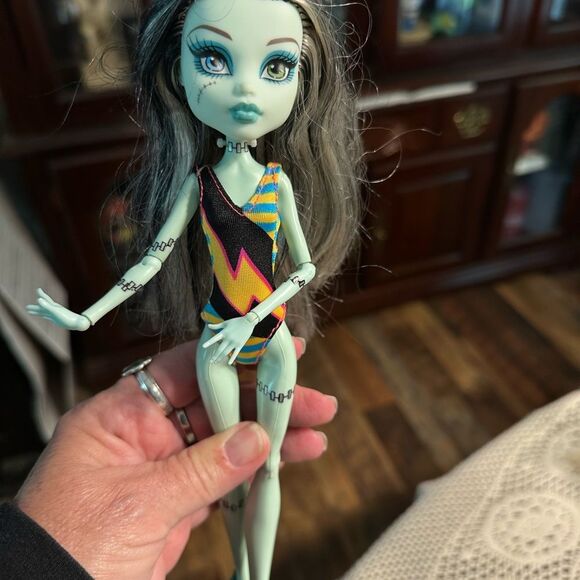 Monster High Frankie Stein Gloom Beach Doll Mattel - Picture 7 of 7